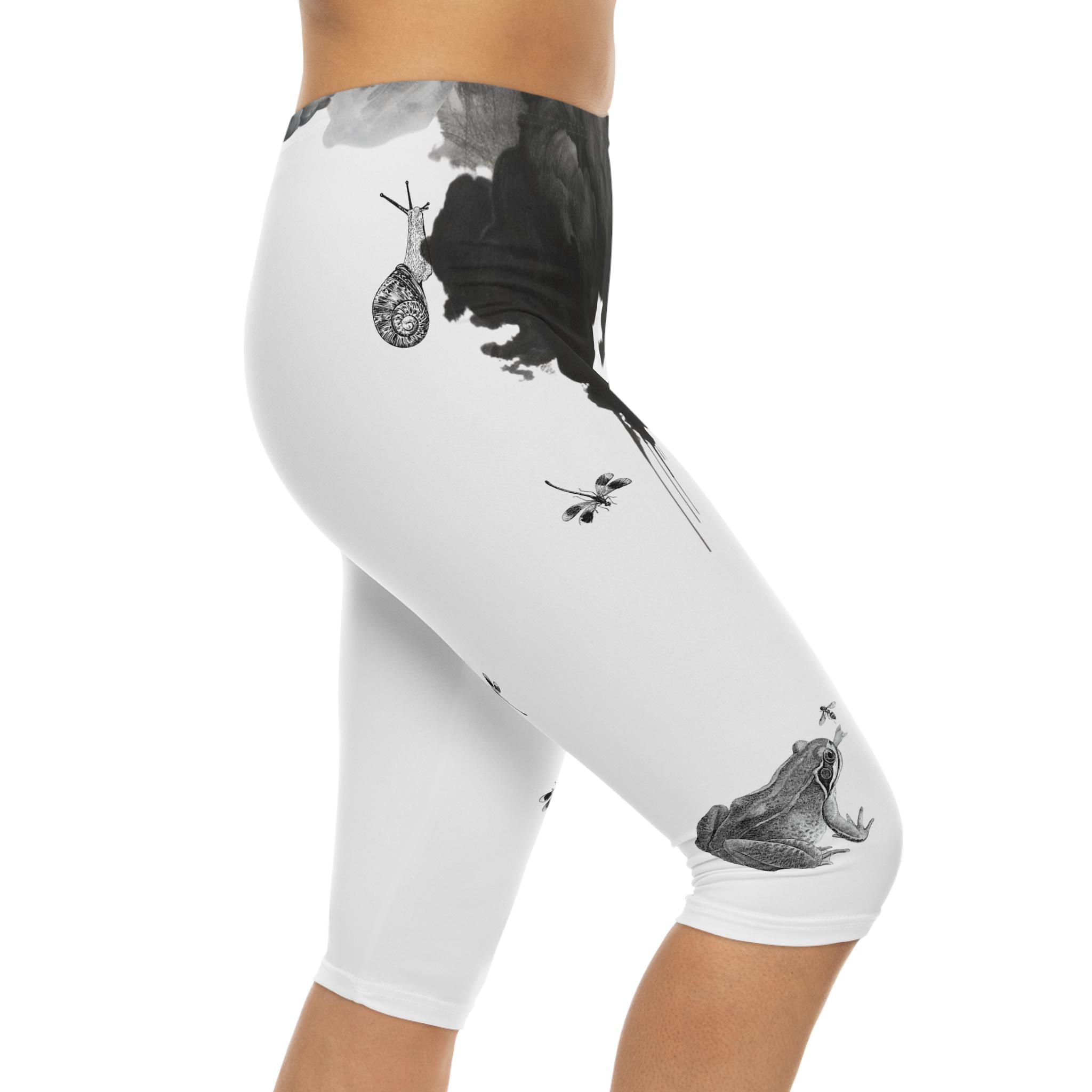 Black Ink Frog Dragonfly Print Capri Leggings | Nature Illustration AOP