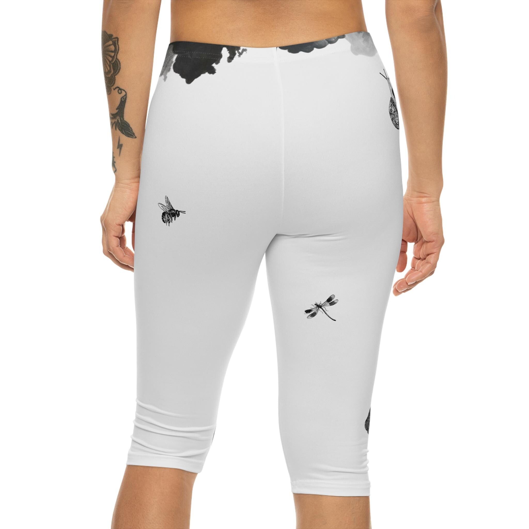 Black Ink Frog Dragonfly Print Capri Leggings | Nature Illustration AOP